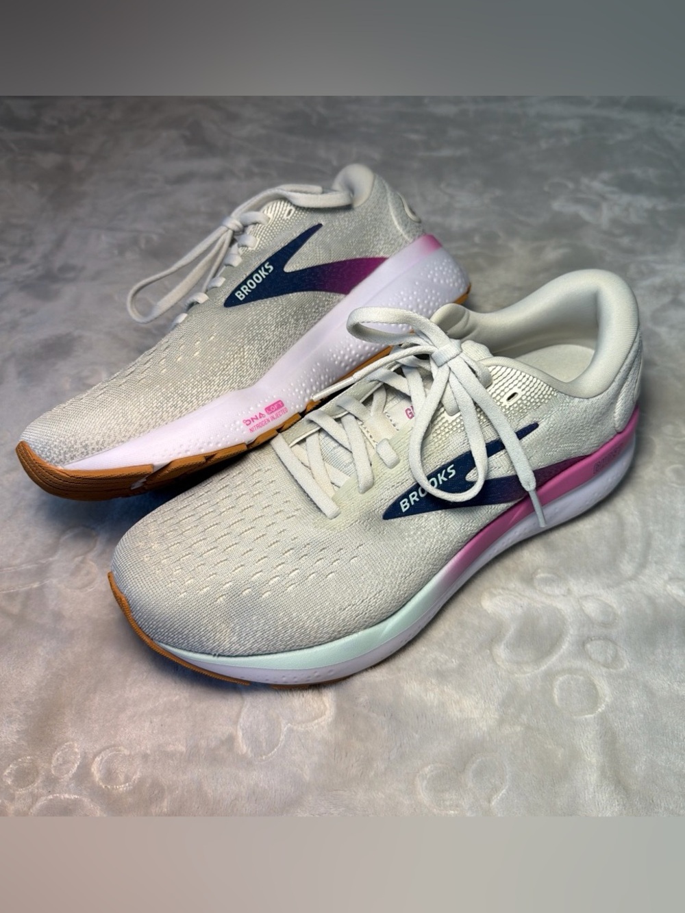 Brooks Womens Ghost 16 Running Shoes with Pink Accent Size 9